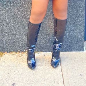 Lean on me black boots